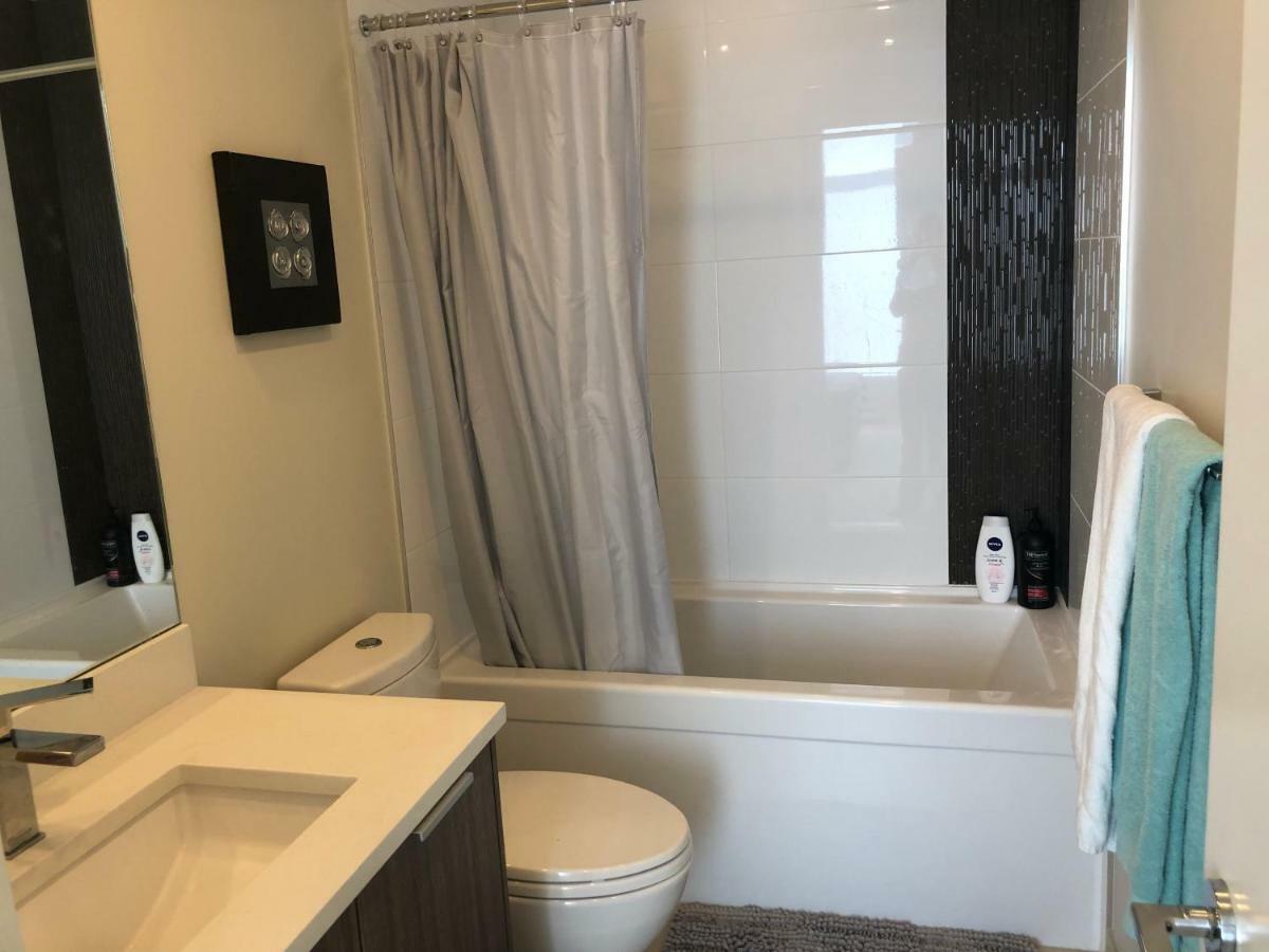 Downtown 2 Beds/2bath With Huge Patio& Parking! Victoria
