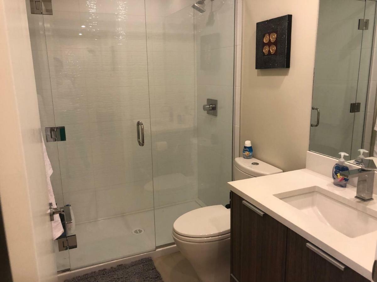 Apartment Downtown 2 Beds/2bath With Huge Patio& Parking! Victoria